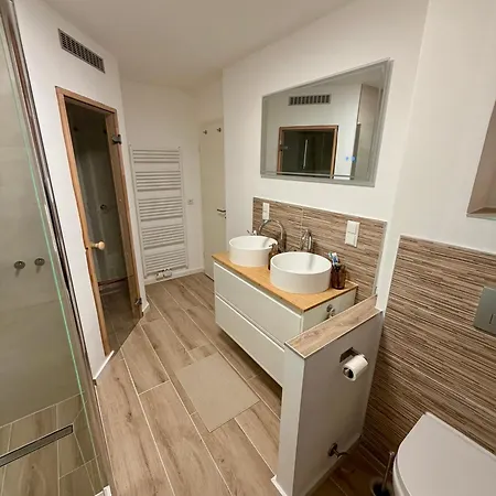 Kathy - Moderne, Stilvolle Mit Balkon, Sauna Und Kostenlosem Parkplatz Im Schoenen Elbsandsteingebirge Appartement