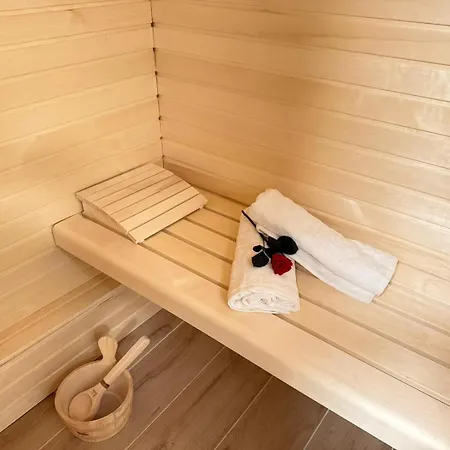 Kathy - Moderne, Stilvolle Mit Balkon, Sauna Und Kostenlosem Parkplatz Im Schoenen Elbsandsteingebirge Apartment Bad Schandau